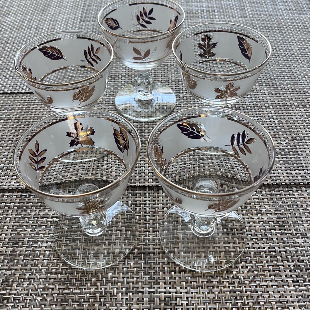 Elegant Gold Leaf Glasses Set